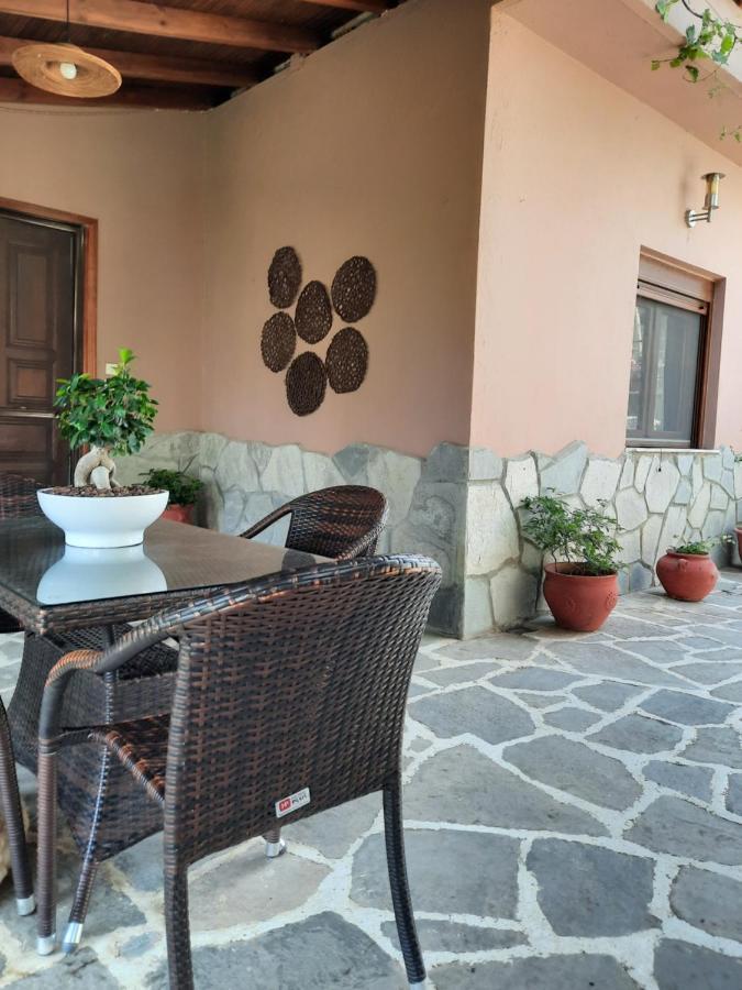 Theodoras House Pension Nea Iraklitsa Buitenkant foto