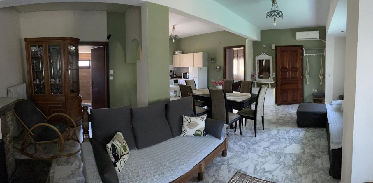 Theodoras House Pension Nea Iraklitsa Buitenkant foto