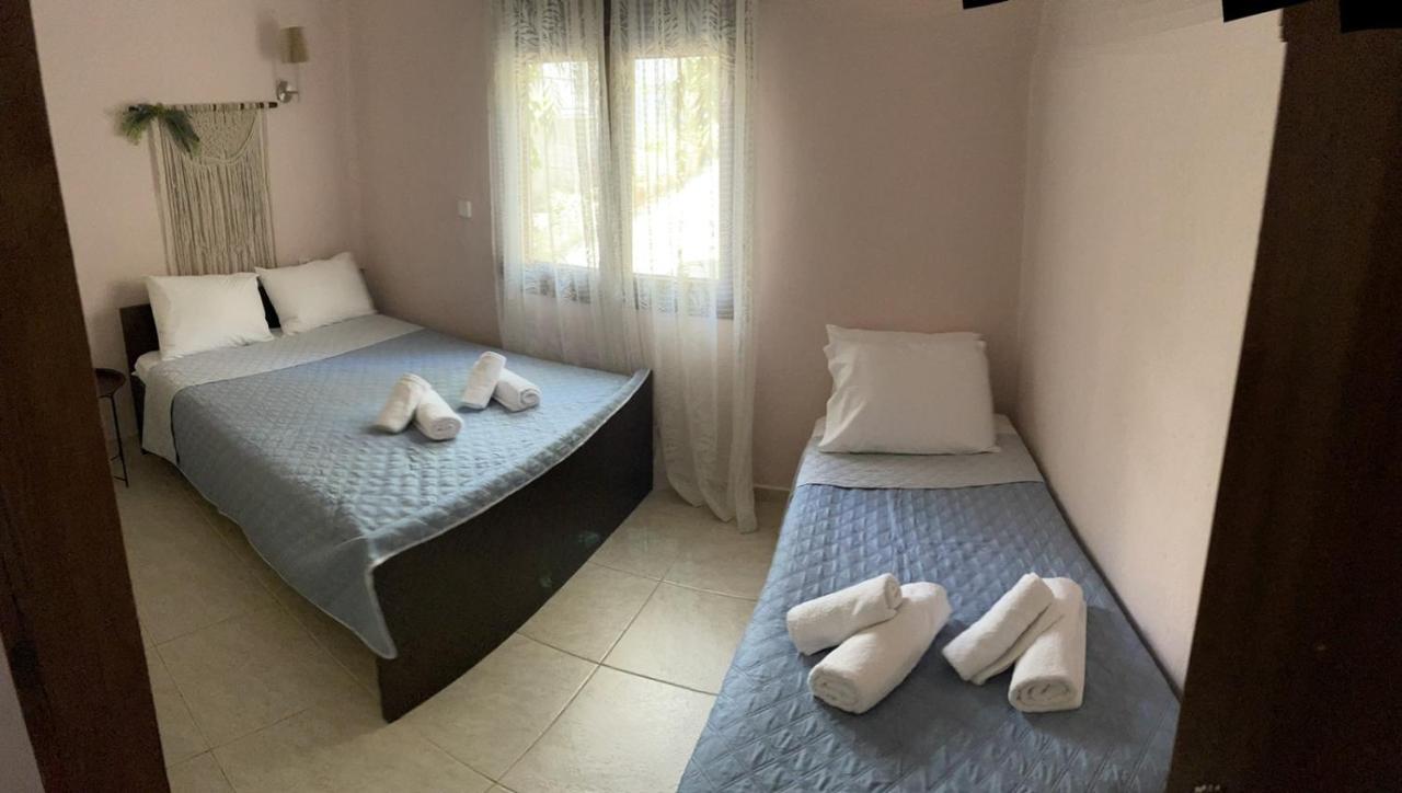 Theodoras House Pension Nea Iraklitsa Buitenkant foto